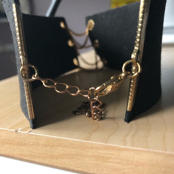 (Free over $20) gold chain lace up choker - Picture 3 of 4